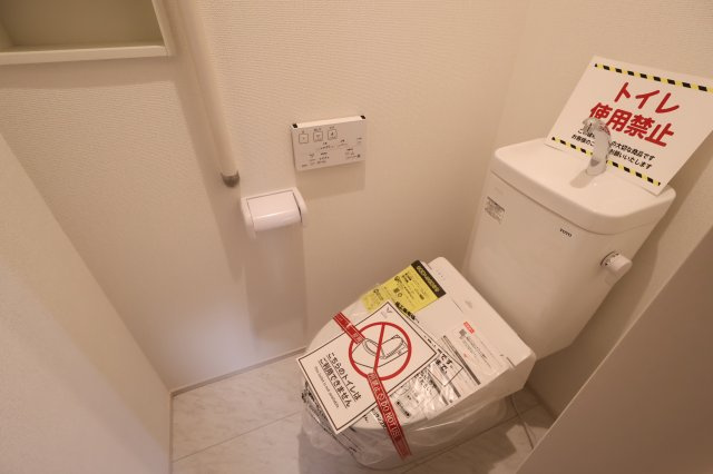 《仲介手数料無料》志木市下宗岡４丁目18-13(4号棟)新築一戸建てグラファーレのトイレ|撮影日 2025年11月21日 14:30 晴れ