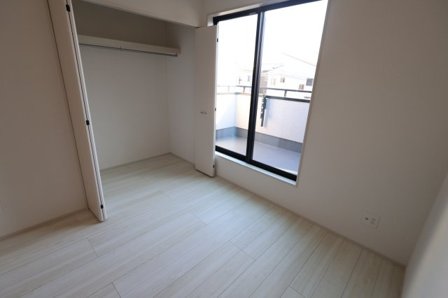 《仲介手数料無料》志木市下宗岡４丁目18-13(4号棟)新築一戸建てグラファーレの洋室|撮影日 2025年11月21日 14:30 晴れ