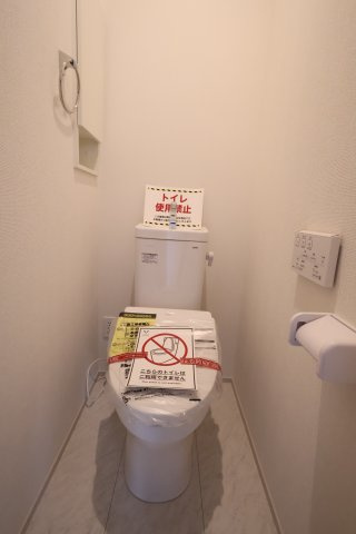 《仲介手数料無料》志木市下宗岡４丁目18-13(4号棟)新築一戸建てグラファーレのトイレ|撮影日 2025年11月21日 14:30 晴れ