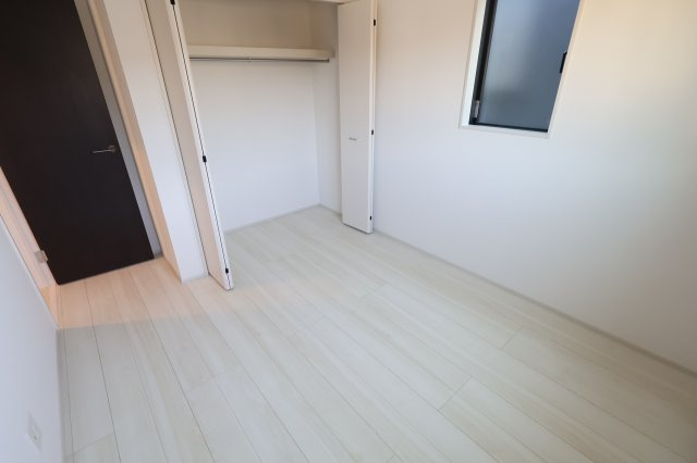 《仲介手数料無料》志木市下宗岡４丁目18-13(4号棟)新築一戸建てグラファーレの洋室|撮影日 2025年11月21日 14:30 晴れ