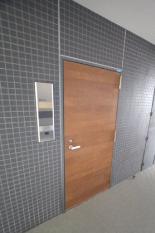 プライムアーバン中目黒の玄関|明るい玄関です