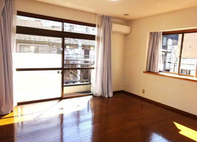 【居間・リビング】 | 中里町貸家 | こちらの居間で趣味の時間をお楽しみください