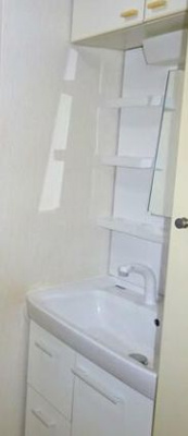 【独立洗面台】 | 中里町貸家 | 朝の身支度には欠かせない独立洗面化粧台