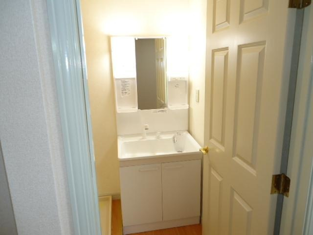 メゾンコリーヌの独立洗面台|洗髪洗面化粧台