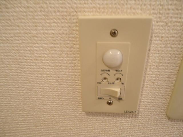 メゾンコリーヌのその他|人感センサー