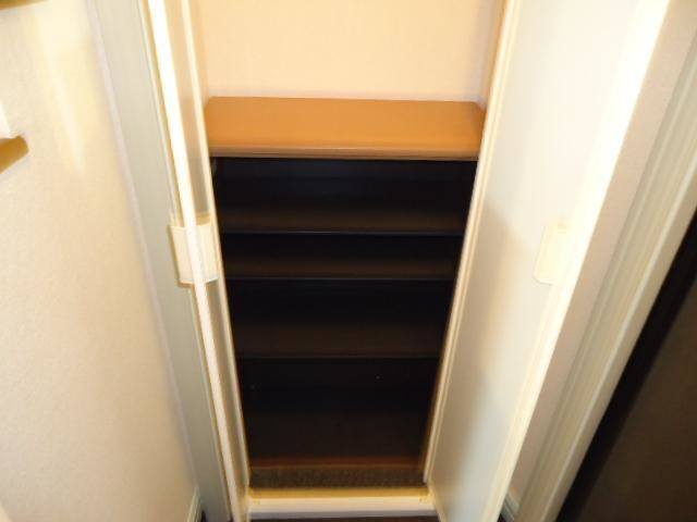 メゾンコリーヌの玄関|シューズックス