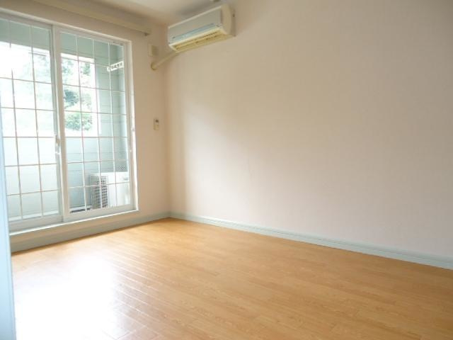 メゾンコリーヌの洋室|洋室（２階）６．５帖