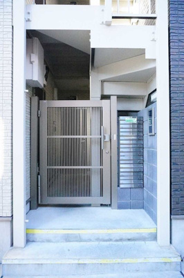 【エントランス】 | キャメルWARABI | エントランスです