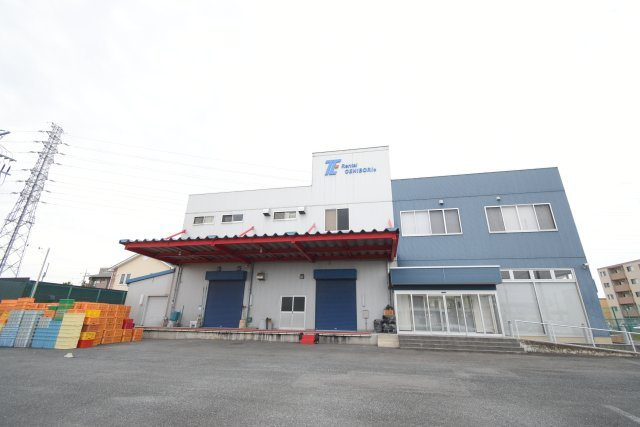 高崎新保売り事務所のその他|東道路から見た外観