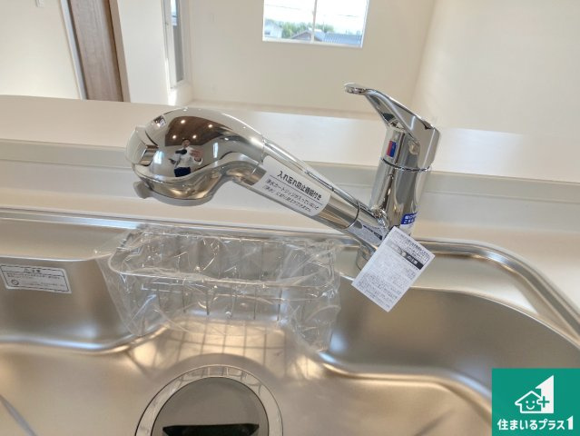 明石市松江　新築一戸建ての設備|浄水器を内蔵！炊飯時、お茶を作る時に安心してお水を使えます！お湯と冷水、浄水と原水、シャワーの切替えもワンタッチです！