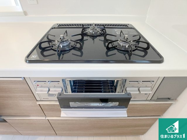明石市松江　新築一戸建ての設備|ダブル高火力Ｓｉセンサー付きコンロ！３口あるので、まとめて料理をする時も大活躍！