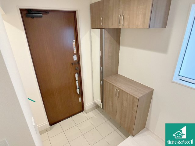 明石市松江　新築一戸建ての玄関|シューズボックスにはたくさんの靴が収納できるので玄関周りはいつもスッキリ！ご家族が増えても安心！