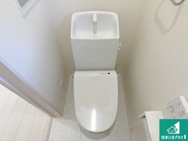 明石市松江　新築一戸建てのトイレ|1・2階の2ヶ所にあるので、朝の忙しい時間の順番待ちもなく、深夜の利用にも大変便利です。