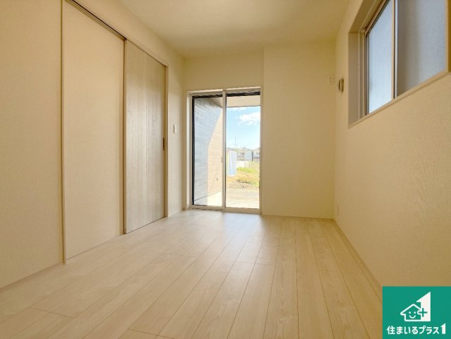 明石市松江　新築一戸建ての洋室|シンプルな洋室は、自分好みのインテリアが楽しめます♪ご家族とインテリアや家具を選びに行くのは新築購入時の醍醐味の一つです。ぜひお楽しみください♪