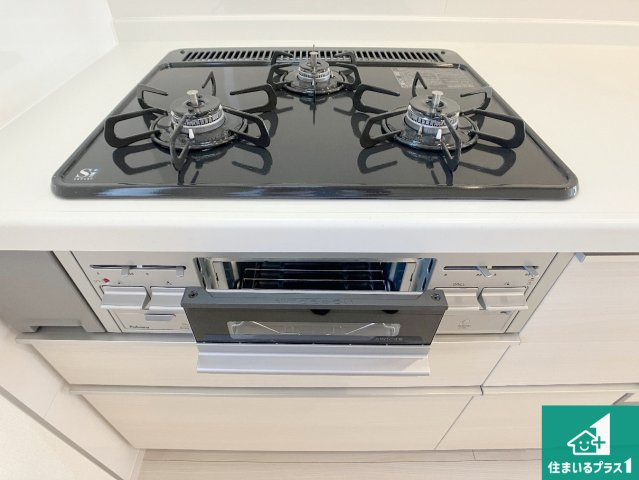 明石市松江　新築一戸建ての設備|ダブル高火力Ｓｉセンサー付きコンロ！３口あるので、まとめて料理をする時も大活躍！
