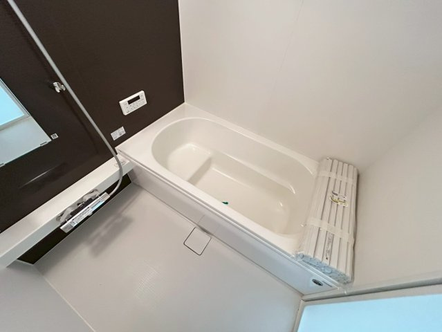 新築戸建　小牧市新町1期　全3区画分譲の浴室|明るく清潔なバスルームです。カビが発生しにくいユニットバスです。