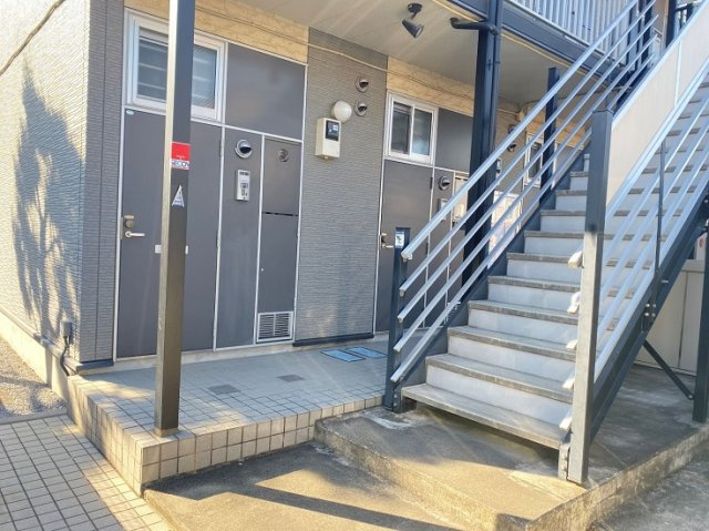 レオパレスＡＫＡＹＡＭＡのエントランス