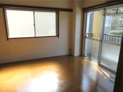 ベルメゾン用賀　バストイレ別　最上階　3面採光の居間・リビング