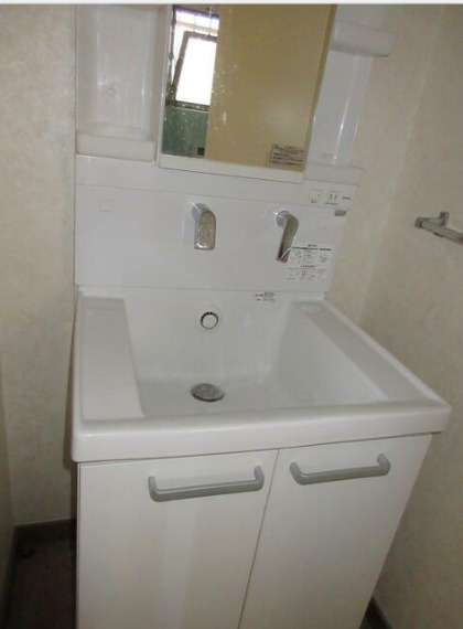 ベルメゾン用賀　バストイレ別　最上階　3面採光の洗面所