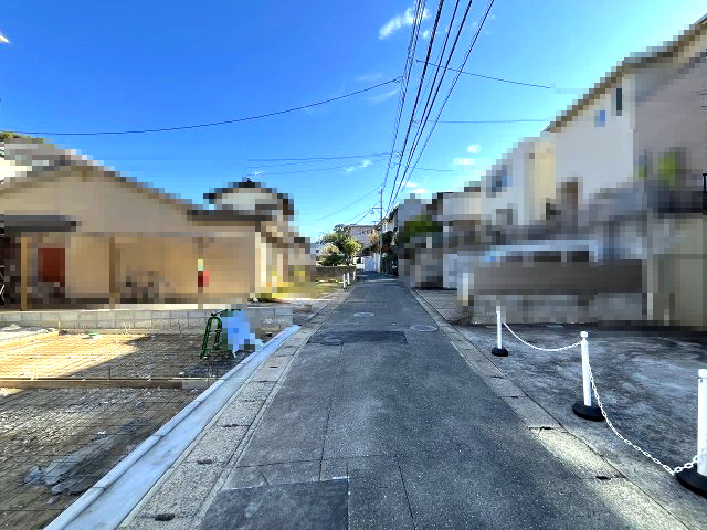 【その他】 | 春日市小倉4丁目1期　2号棟（全2棟）【仲介手数料無料・0円】 | 現地写真。前面道路です。