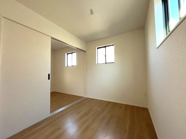 【子供部屋】 | 春日市小倉4丁目1期　2号棟（全2棟）【仲介手数料無料・0円】 | 施工例。施工例は完成時と異なる場合があります。