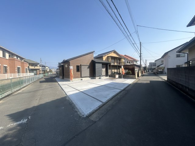 新築　前橋市下新田町　Blooming　Garden　１号棟の前面道路含む現地写真|現地写真　南側接道幅員約4ｍ　西側接道幅員約3.6ｍ