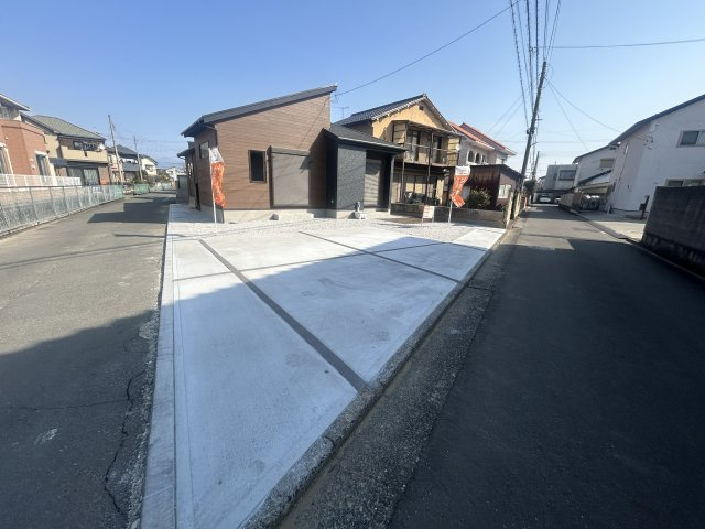 新築　前橋市下新田町　Blooming　Garden　１号棟の駐車場|現地写真　駐車スペースは並列2～3台分可能です！
