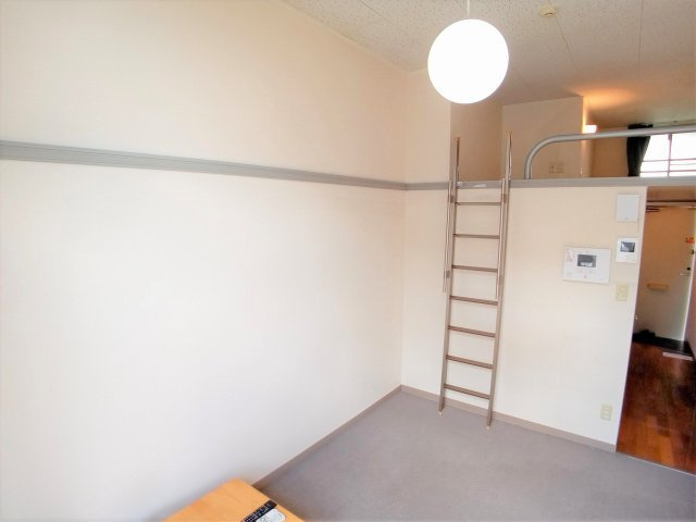 レオパレスベンデュールの居間・リビング