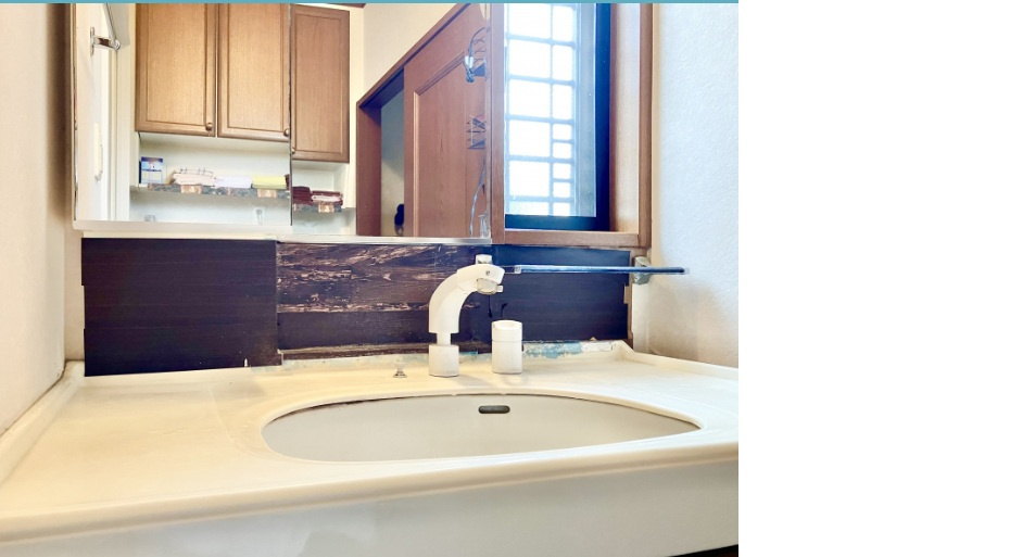 八代市松江町中古戸建ての独立洗面台