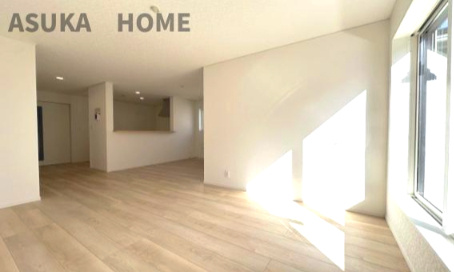 横浜市磯子区久木町　新築戸建ての居間・リビング