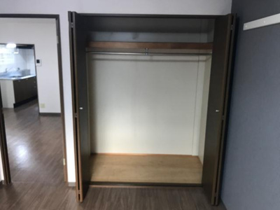 【収納】 | アベニール | 洋室1収納