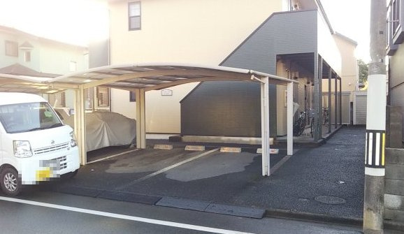 アンプルールブワ　セストの駐車場