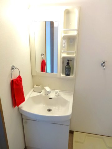 アンプルールブワ　セストの独立洗面台