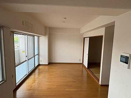 サーパスタウン大町Ⅰ番館の居間・リビング