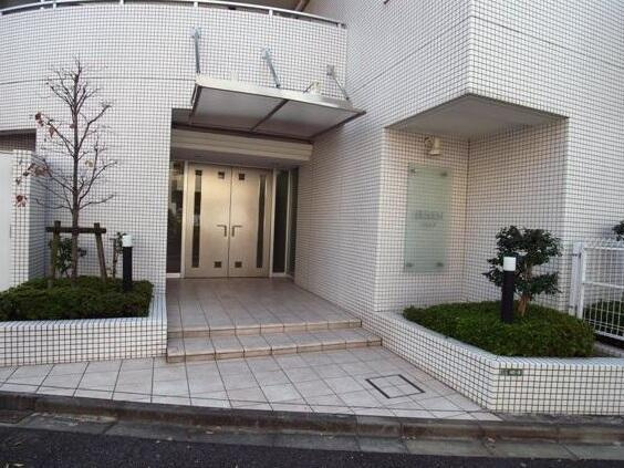 ＢＥＳｅＥＭ千歳船橋のエントランス|モダンなエントランス 