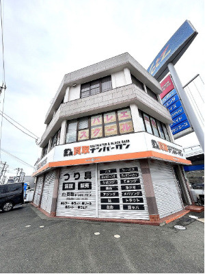安川ビルの外観