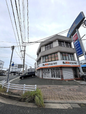 安川ビルの外観