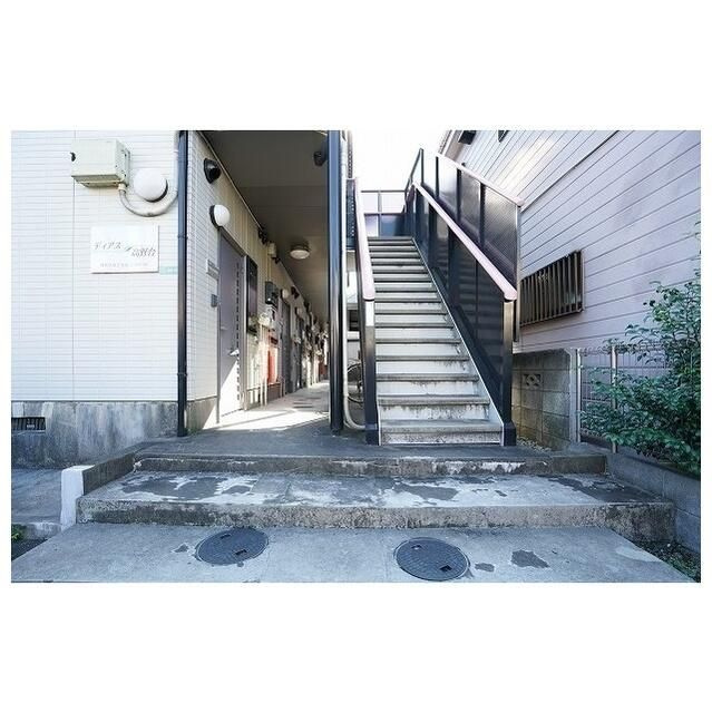 ディアス高野台のエントランス