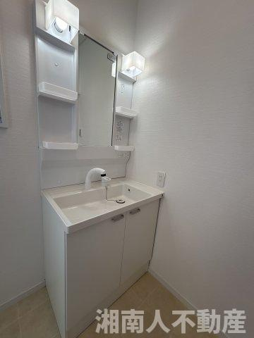 平塚市横内 中古戸建の独立洗面台|朝の身支度には欠かせない独立洗面化粧台