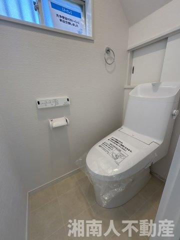 平塚市横内 中古戸建のトイレ|落ち着いた色調のトイレです