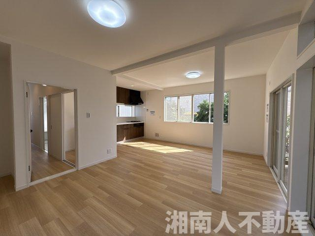 平塚市横内 中古戸建の居間・リビング|使いやすいリビングです