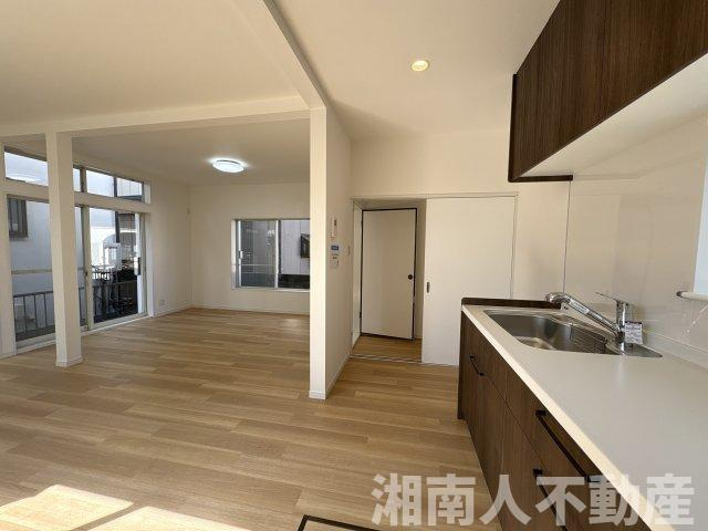 平塚市横内 中古戸建の居間・リビング|居間です