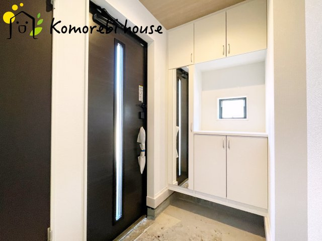 上尾市向山　11期　新築一戸建て　グラファーレ　01の玄関|落ち着いた玄関です