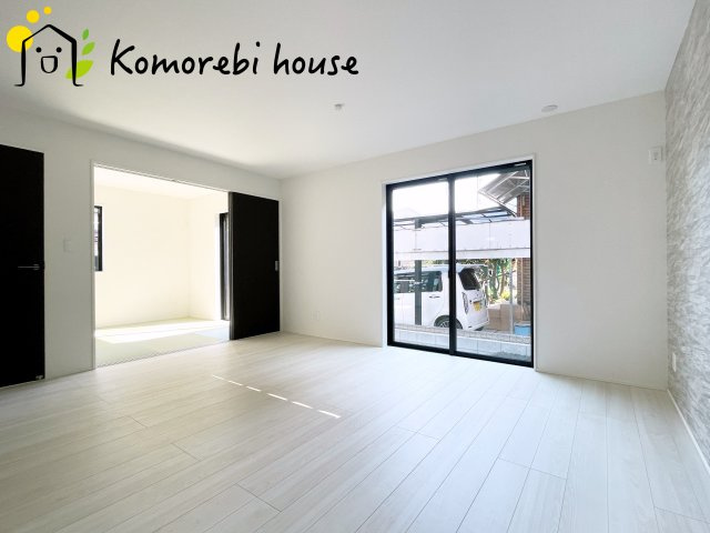 上尾市向山　11期　新築一戸建て　グラファーレ　01の居間・リビング|使いやすいリビングです