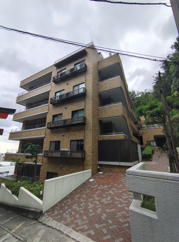 ロイヤルヒル神戸諏訪山のエントランス