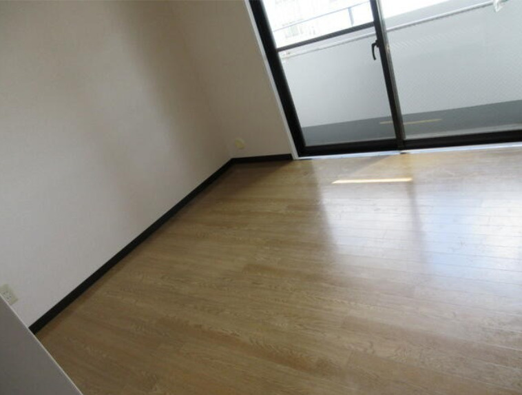 用賀山浦ビル　ペット相談　室内洗濯機置場　TVドアフォンの居間・リビング