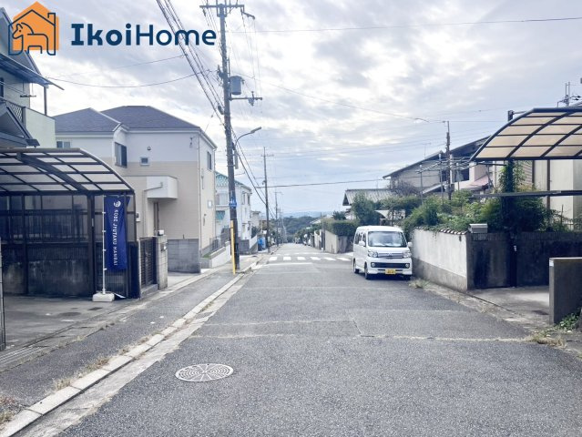 神戸市西区富士見が丘５丁目　中古戸建の前面道路含む現地写真|【ホームページに現地動画掲載中】●年中無休：当日予約可●前面道路は7.9M幅で広々しています。