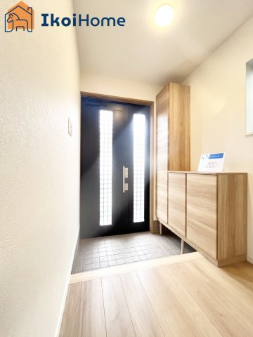 神戸市西区富士見が丘５丁目　中古戸建の玄関|【ホームページに現地動画掲載中】●年中無休：当日予約可●靴を沢山収納できるシューズボックスを完備！