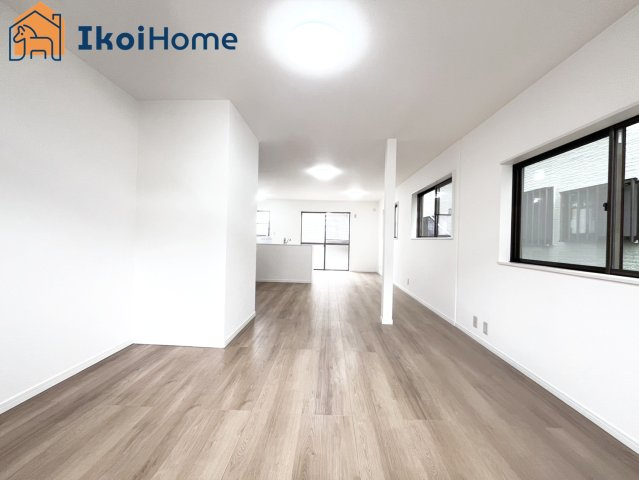 神戸市西区富士見が丘５丁目　中古戸建の居間・リビング|【ホームページに現地動画掲載中】●年中無休：当日予約可●LDK20帖あります。明るいLDKです！