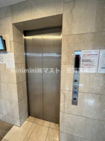 リーガル福島あみだ池のその他共用部分|◆エレベーターなどマンション内数ヶ所に防犯カメラを設置。24時間、不審者などからご家族の暮らしと安全を守ります。